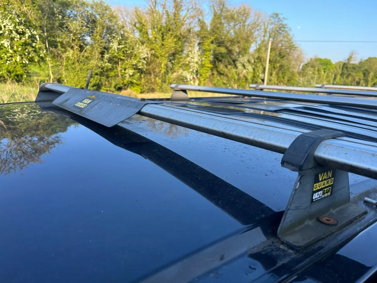 Roof bar system for Renault Trafic - Image 2