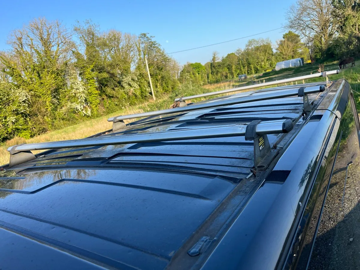 Roof bar system for Renault Trafic - Image 3