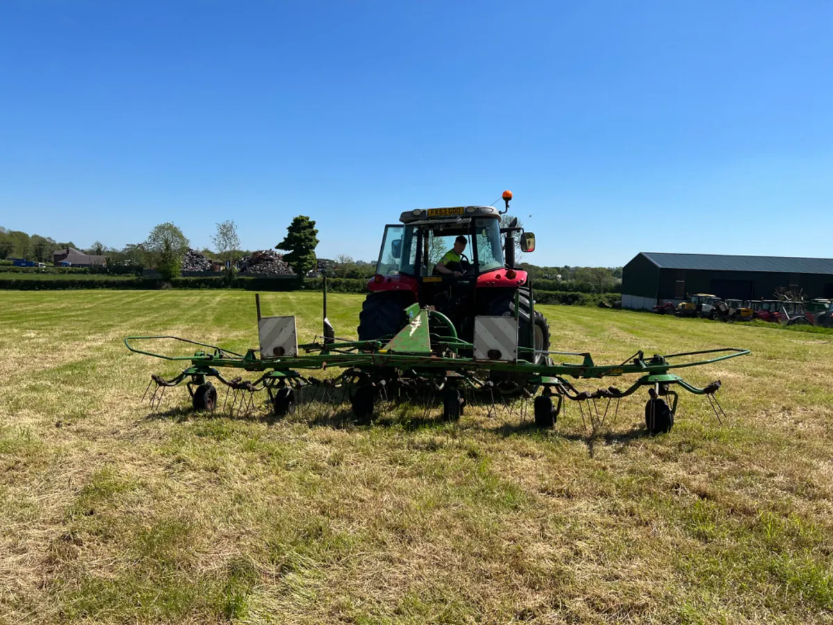 Krone 6.70/6 Tedder - Image 1