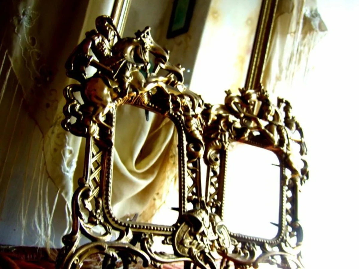 Pair Of Substantial Brass Photo Frames - Image 2