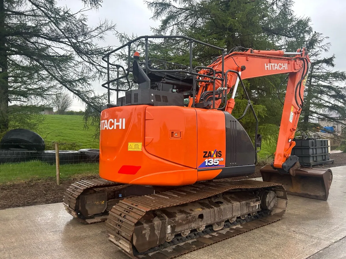 Hitachi ZX135 - Image 2