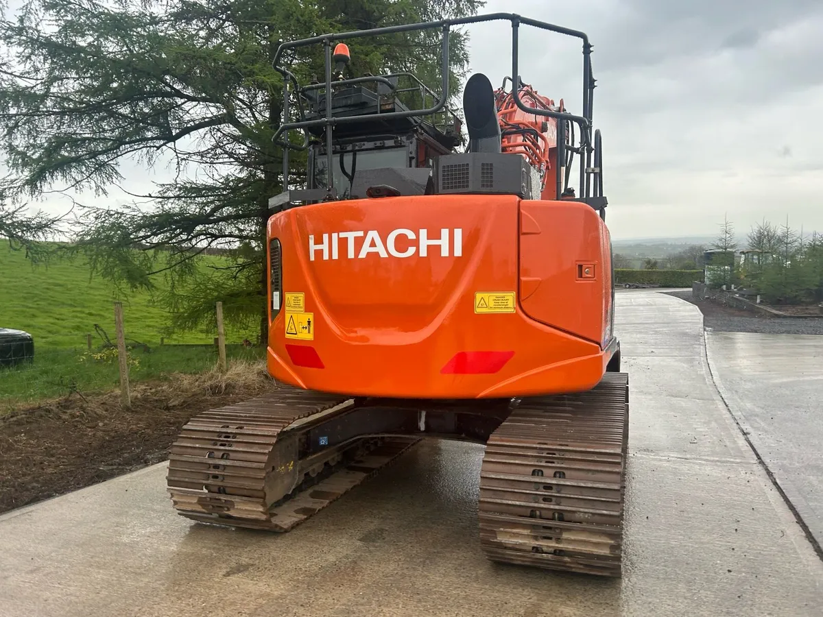 Hitachi ZX135 - Image 3