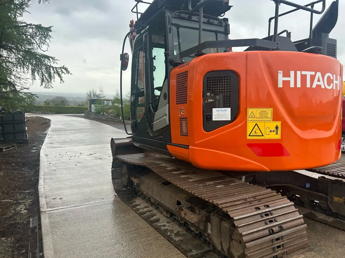 Hitachi ZX135 - Image 4