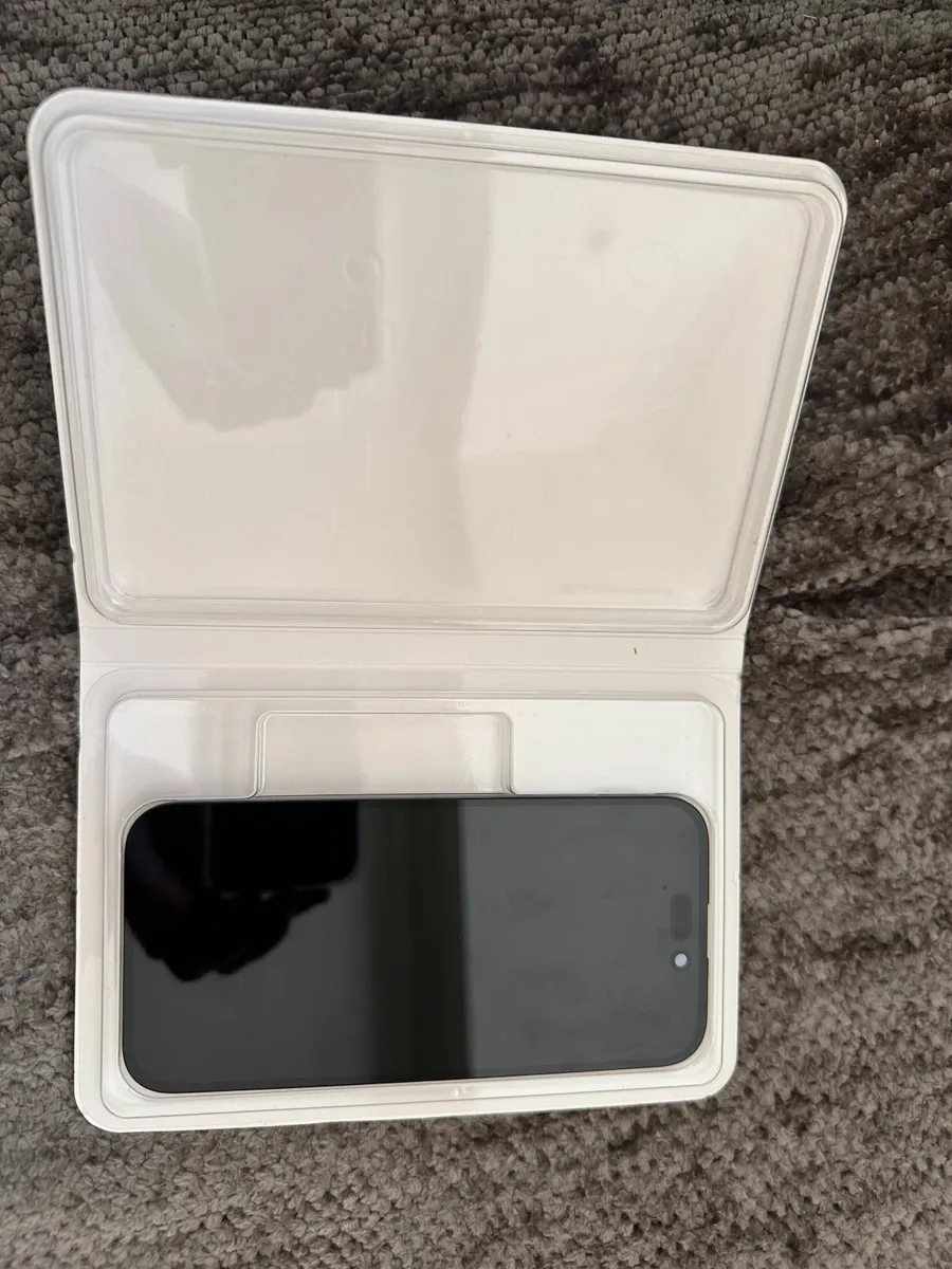 iPhone screen - Image 3