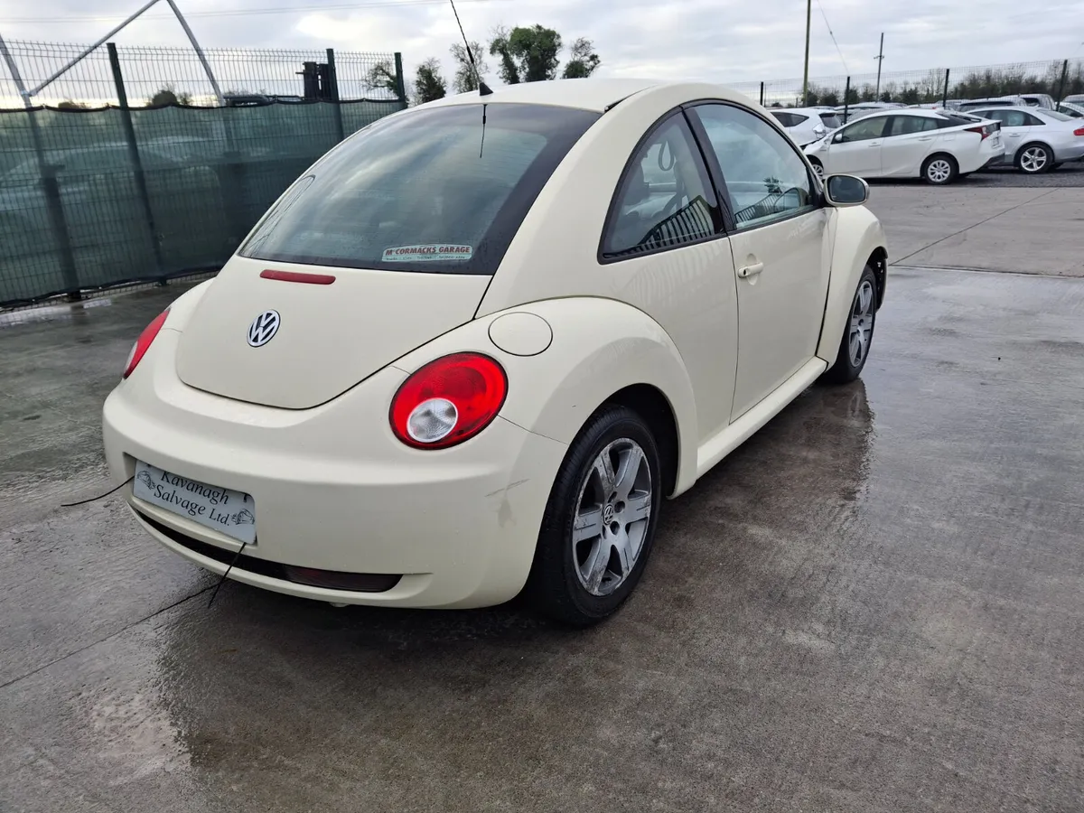 2010 Volkswagen Beetle - Image 3
