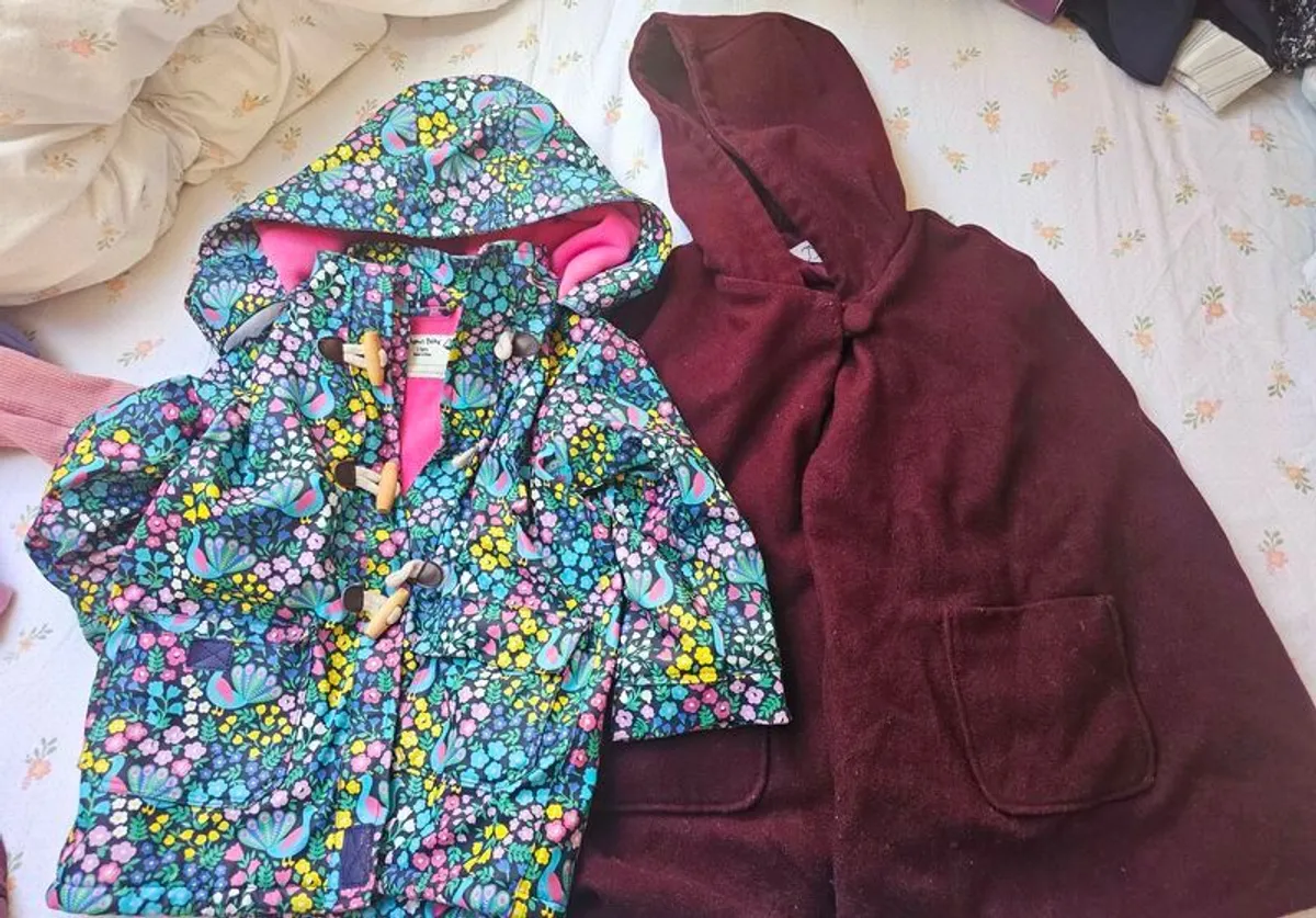 Bundle of clothes age 3 to 4 girls - Image 1