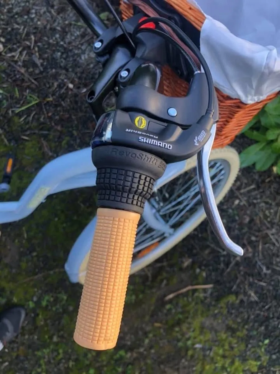 NEW LADIES BIKE + BASKET - SHIMMANO GEAR- DELIVERY - Image 3
