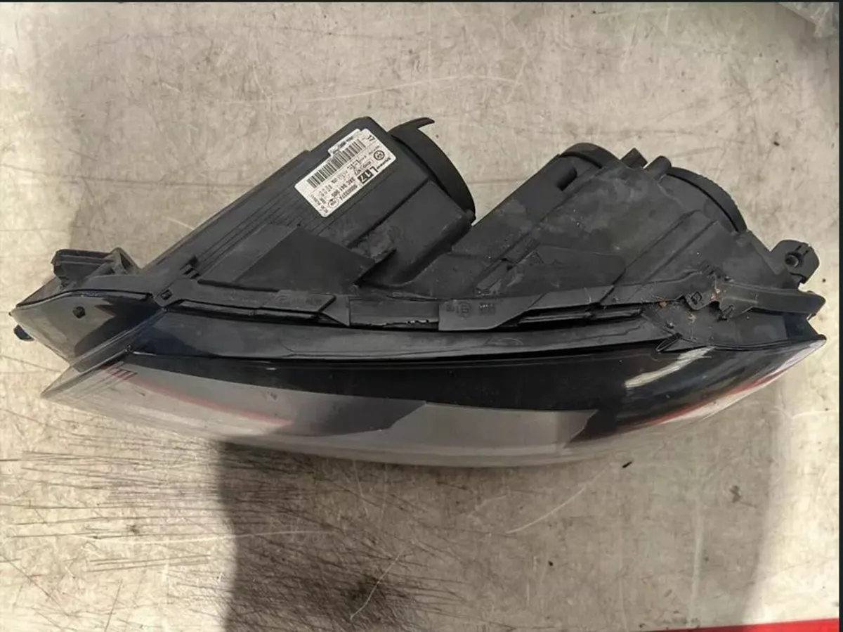 2014 VOLKSWAGEN PASSAT B7 FRONT LEFT HEADLIGHT 3AC - Image 4