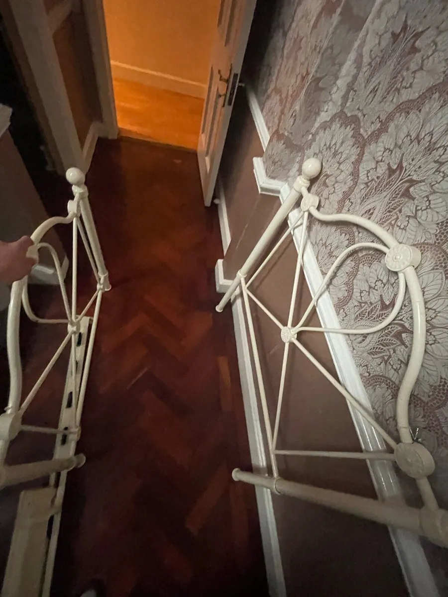 Bed - Image 1