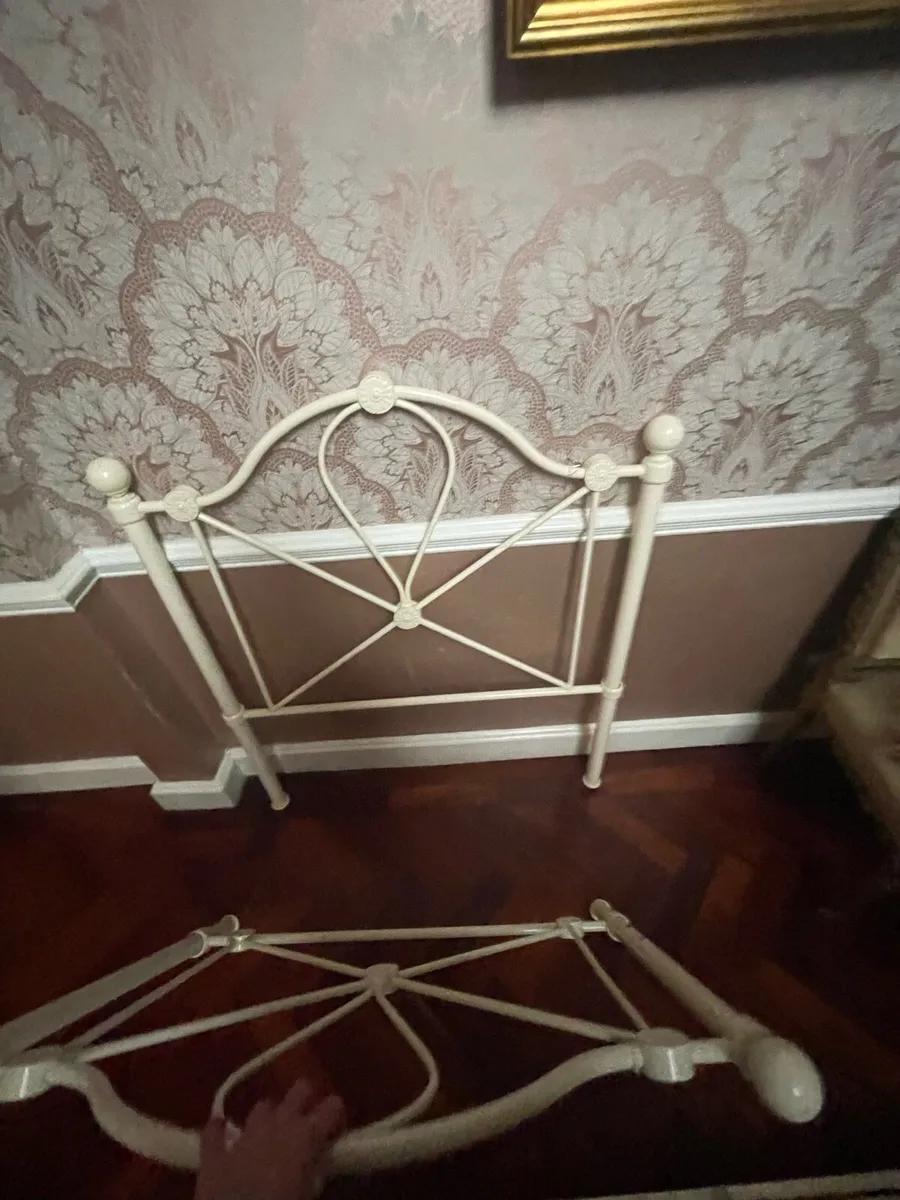 Bed - Image 2