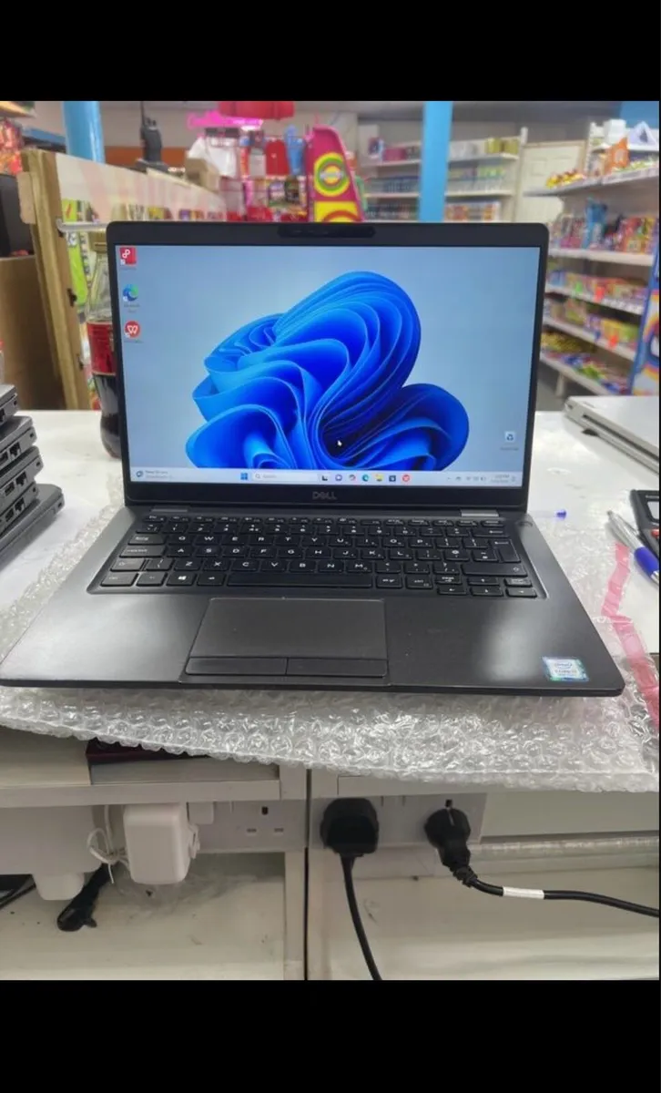 Dell Latitude 5300 touchscreen i7 - Image 1