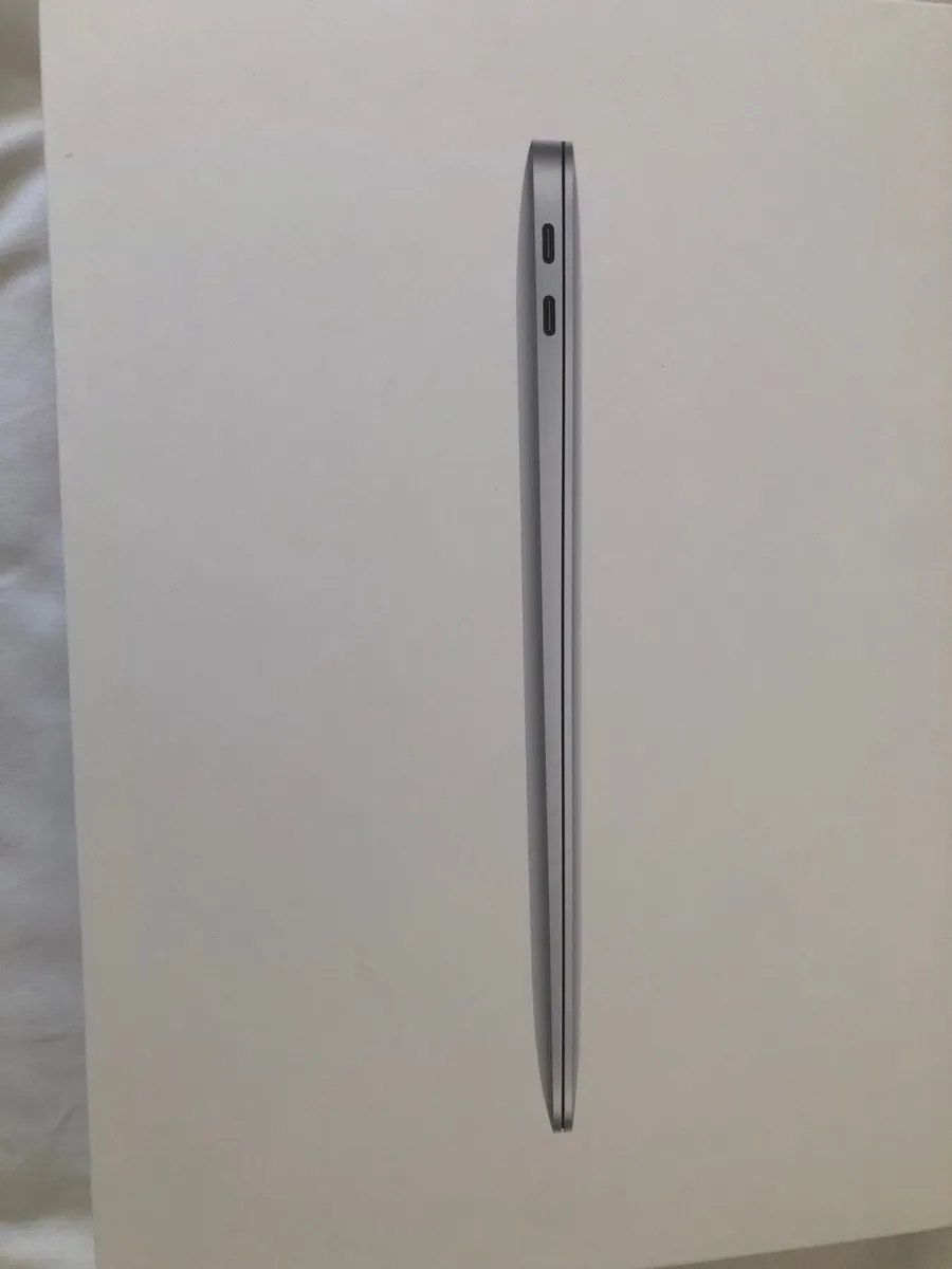 MacBook Air - Image 2