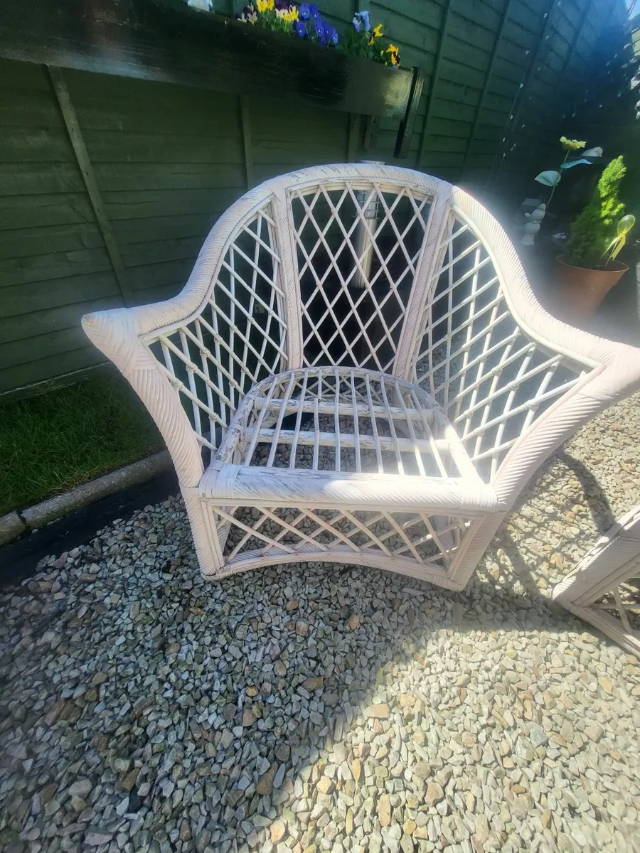 Garden wicker chairs and coffee table - Image 3