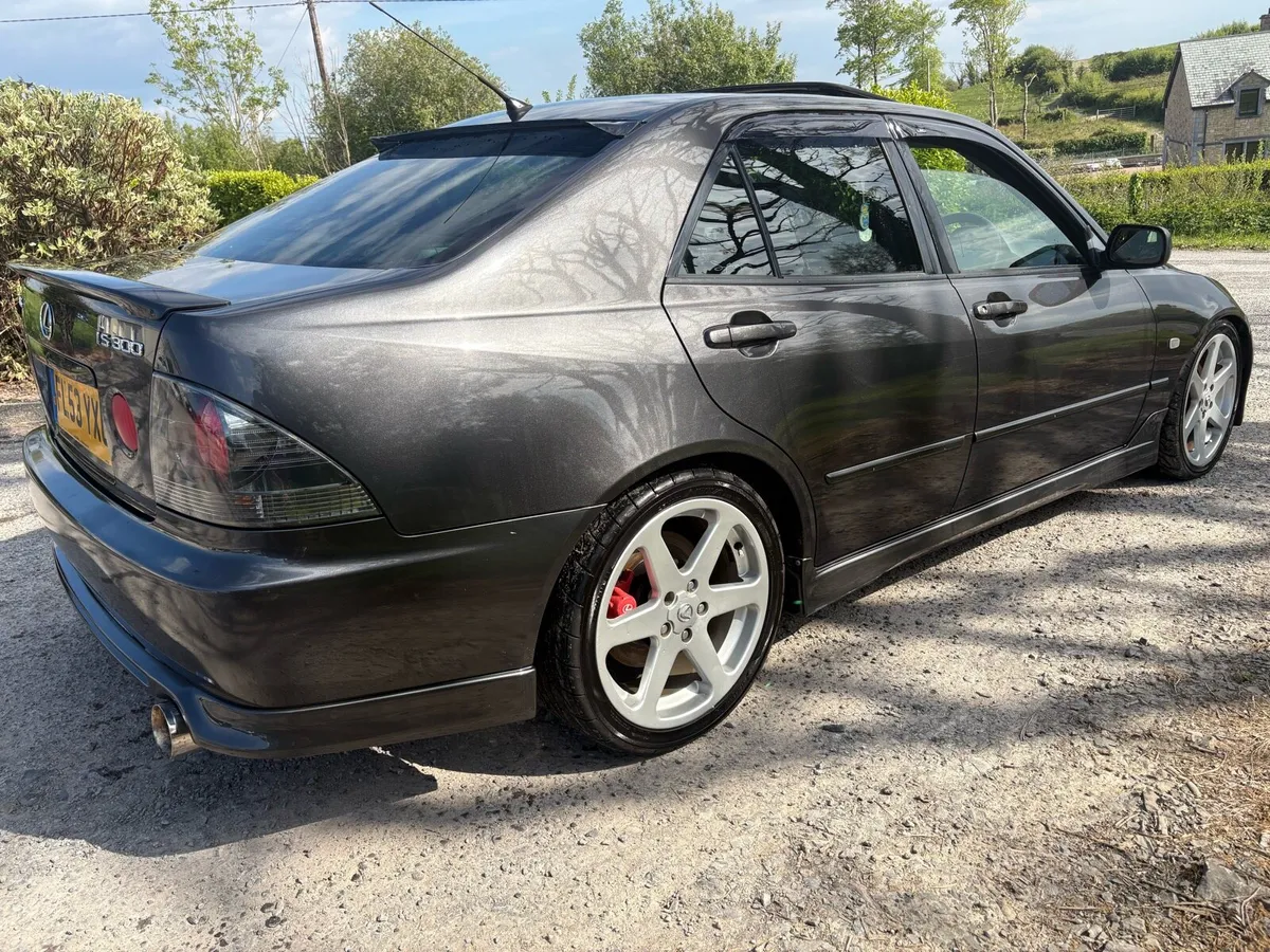 2003 LEXUS IS - Image 3