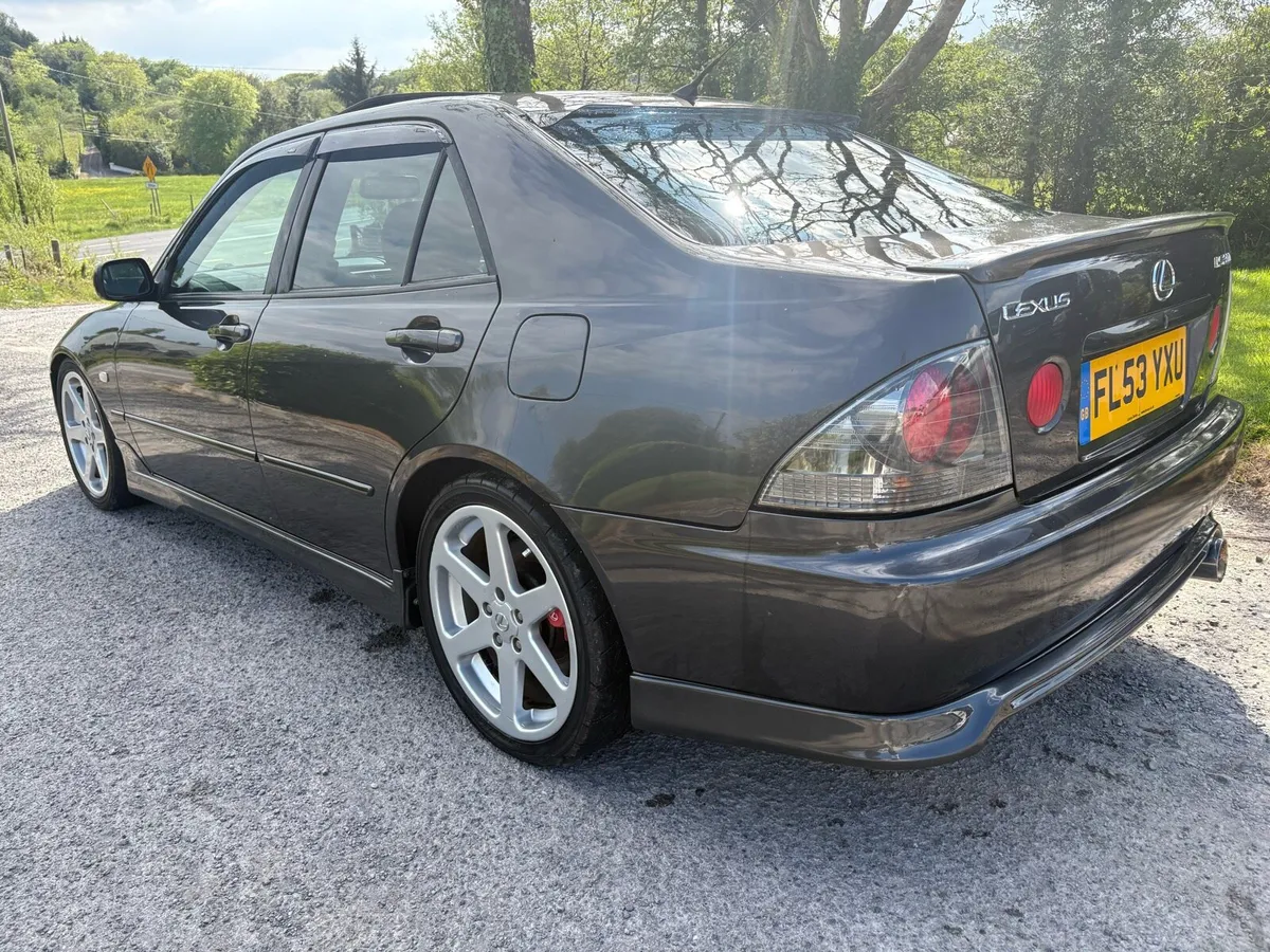 2003 LEXUS IS - Image 4