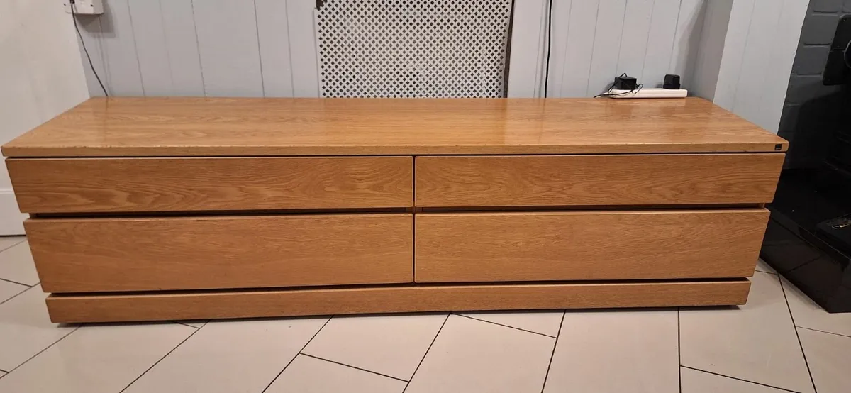TV Unit - Image 1