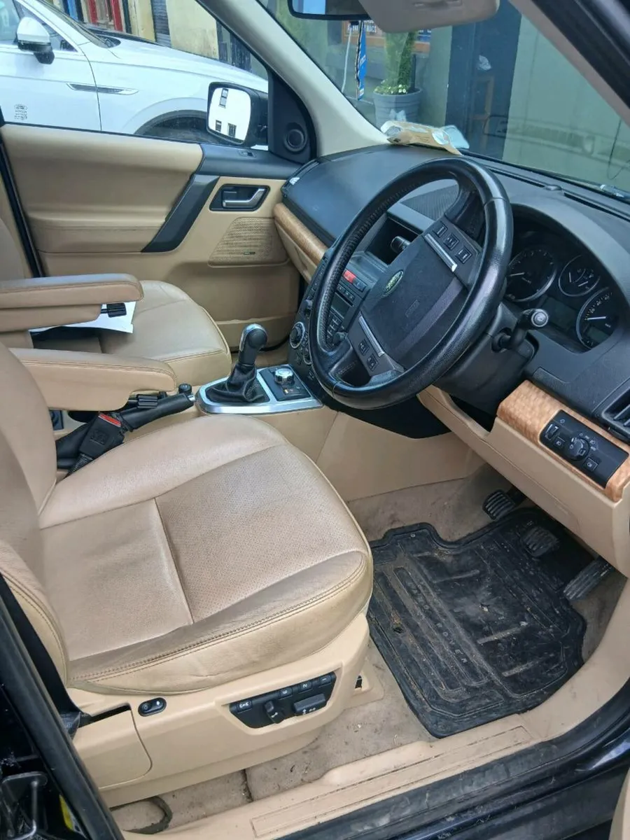 Land Rover - Image 2
