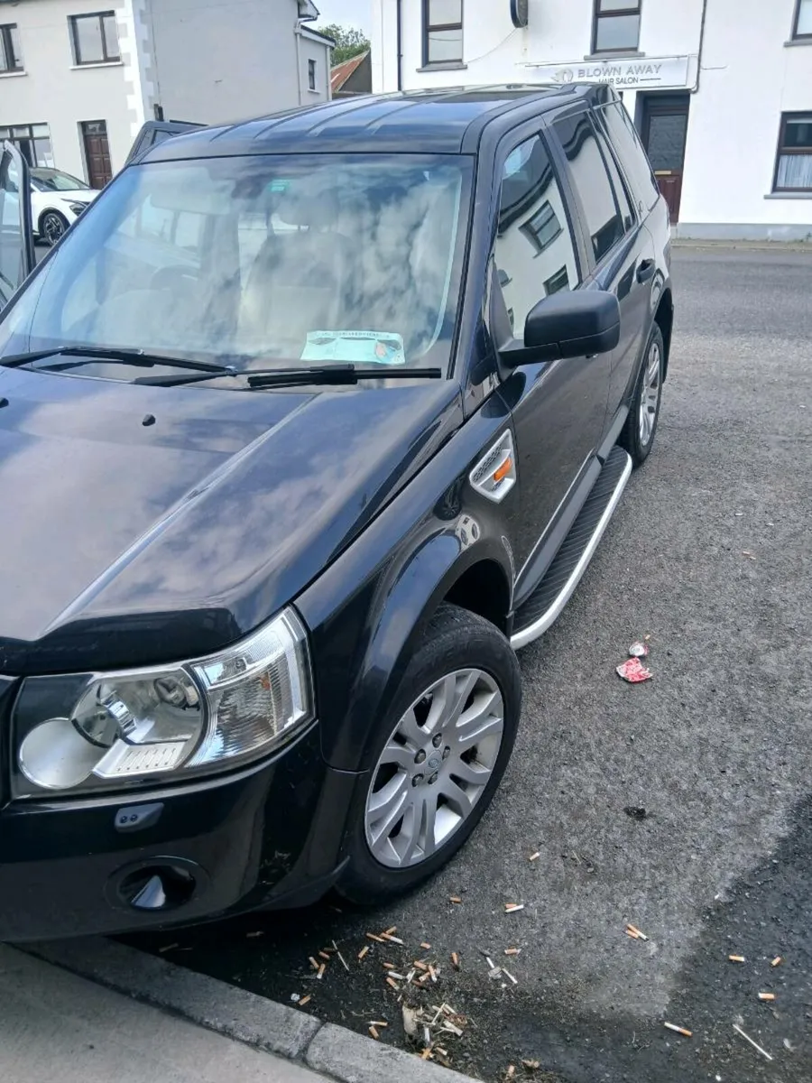 Land Rover - Image 1