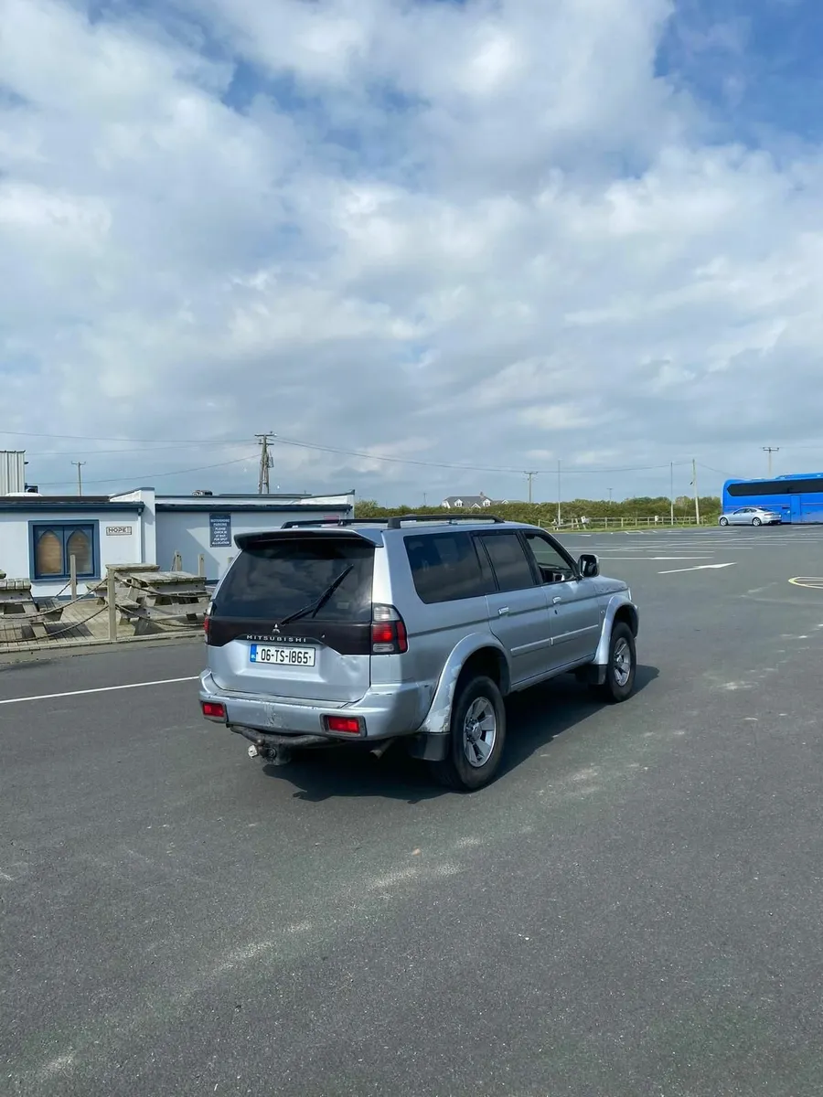 Mitsubishi Pajero 2006 Commercial 5 seater - Image 4