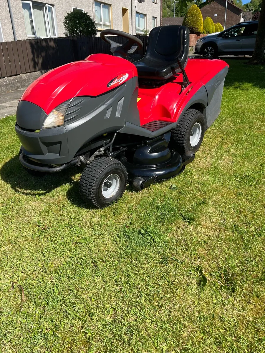 Castlega 50inch petrol ride on lawnmower - Image 1