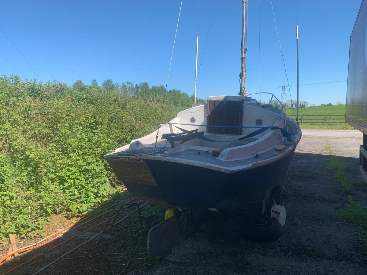 Sail boat with road trailer - Image 1