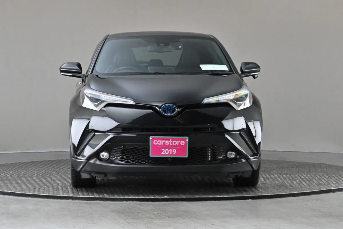 Toyota C-HR 1.8 Hybrid  half Leather reverse Cam - Image 2