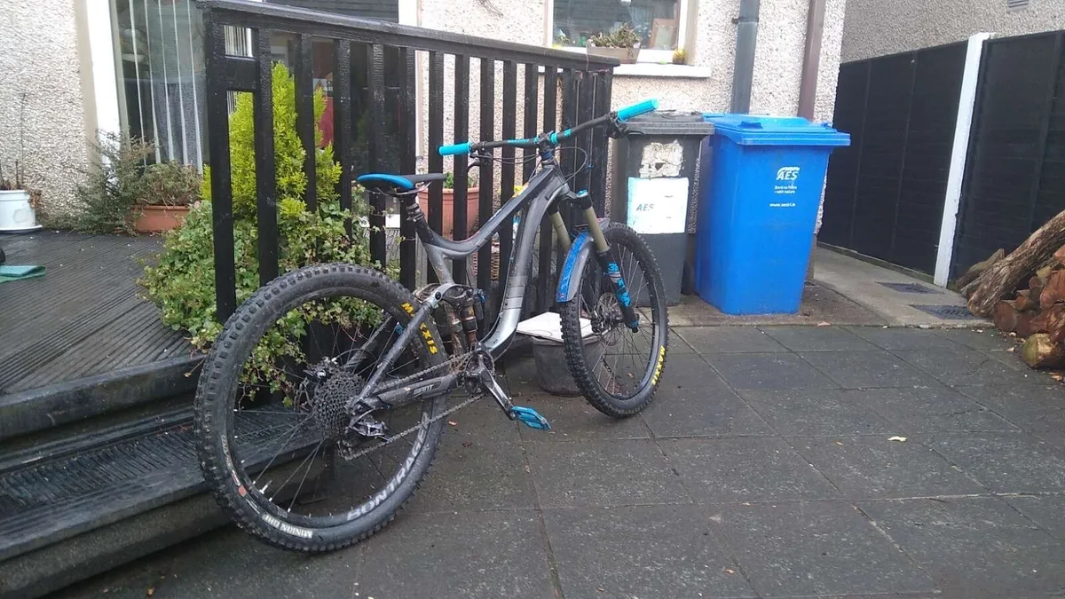 2016 Giant Reign (UPGRADED!!) - Image 1