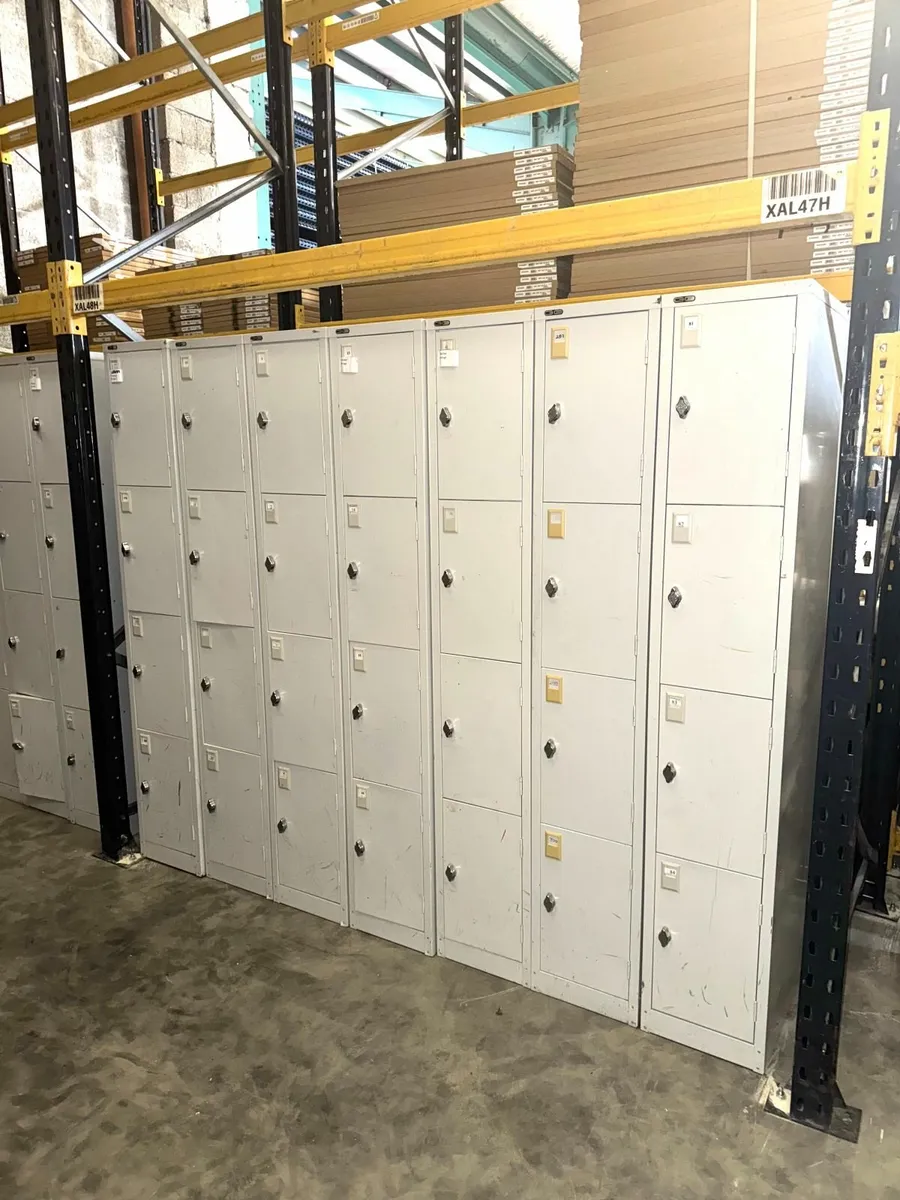 4 door lockers - Image 2