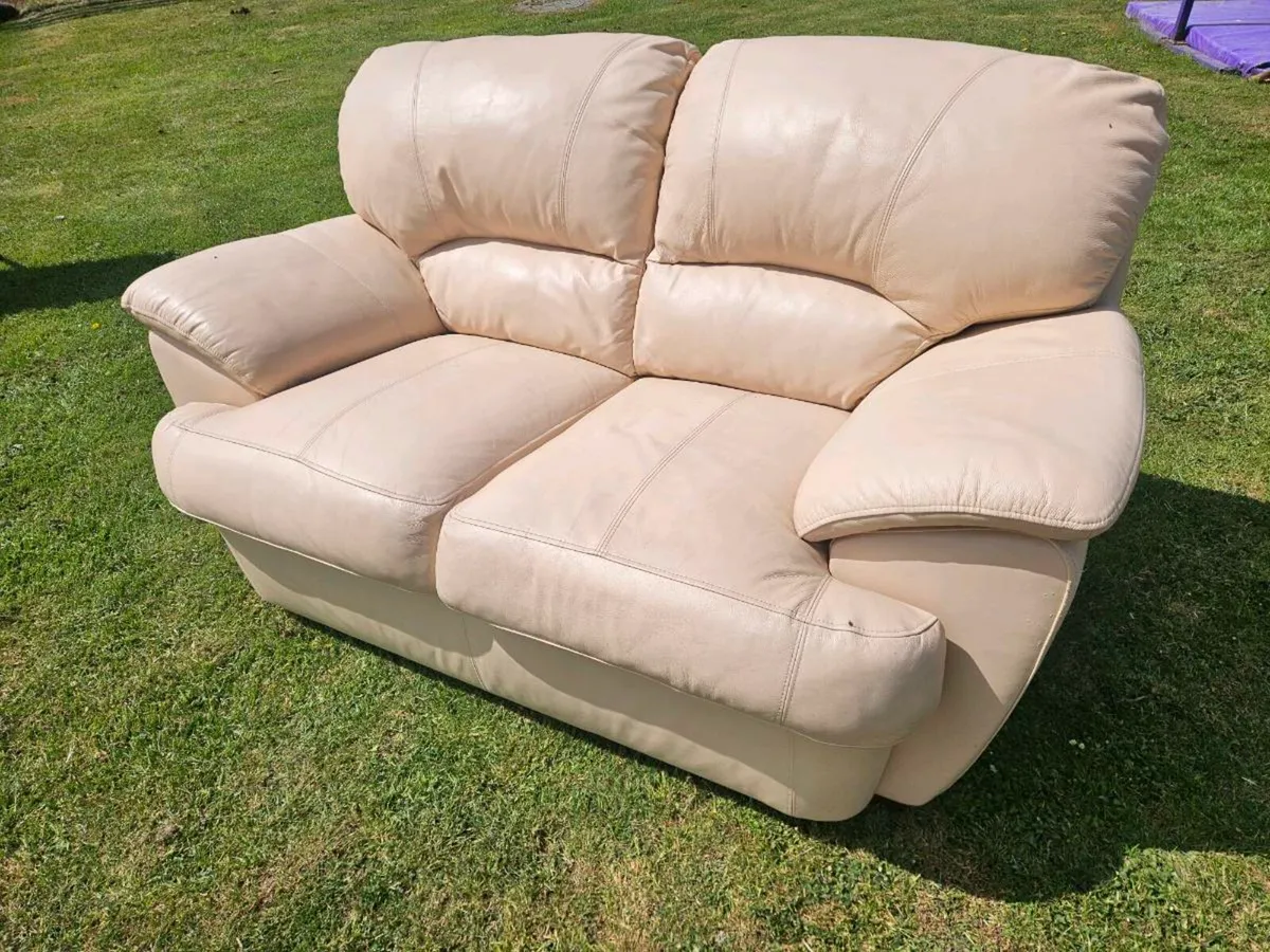 2 SEATER LEATHER SOFA CREAM €40
