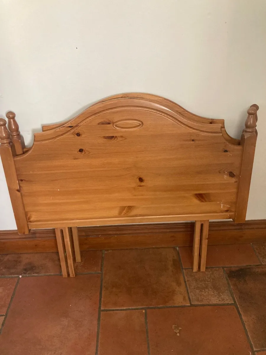 3 single beds - Image 1