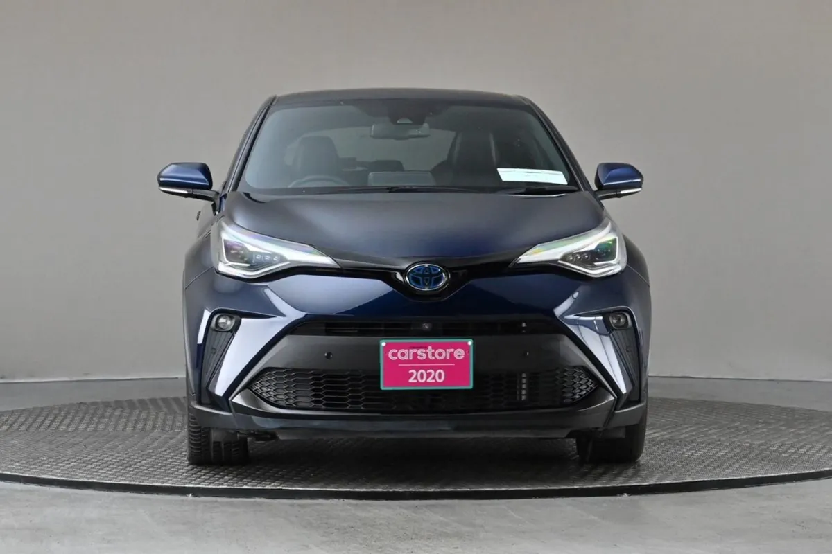 Toyota C-HR 1.8 Hybrid  half Leather 360 Park Cam - Image 2