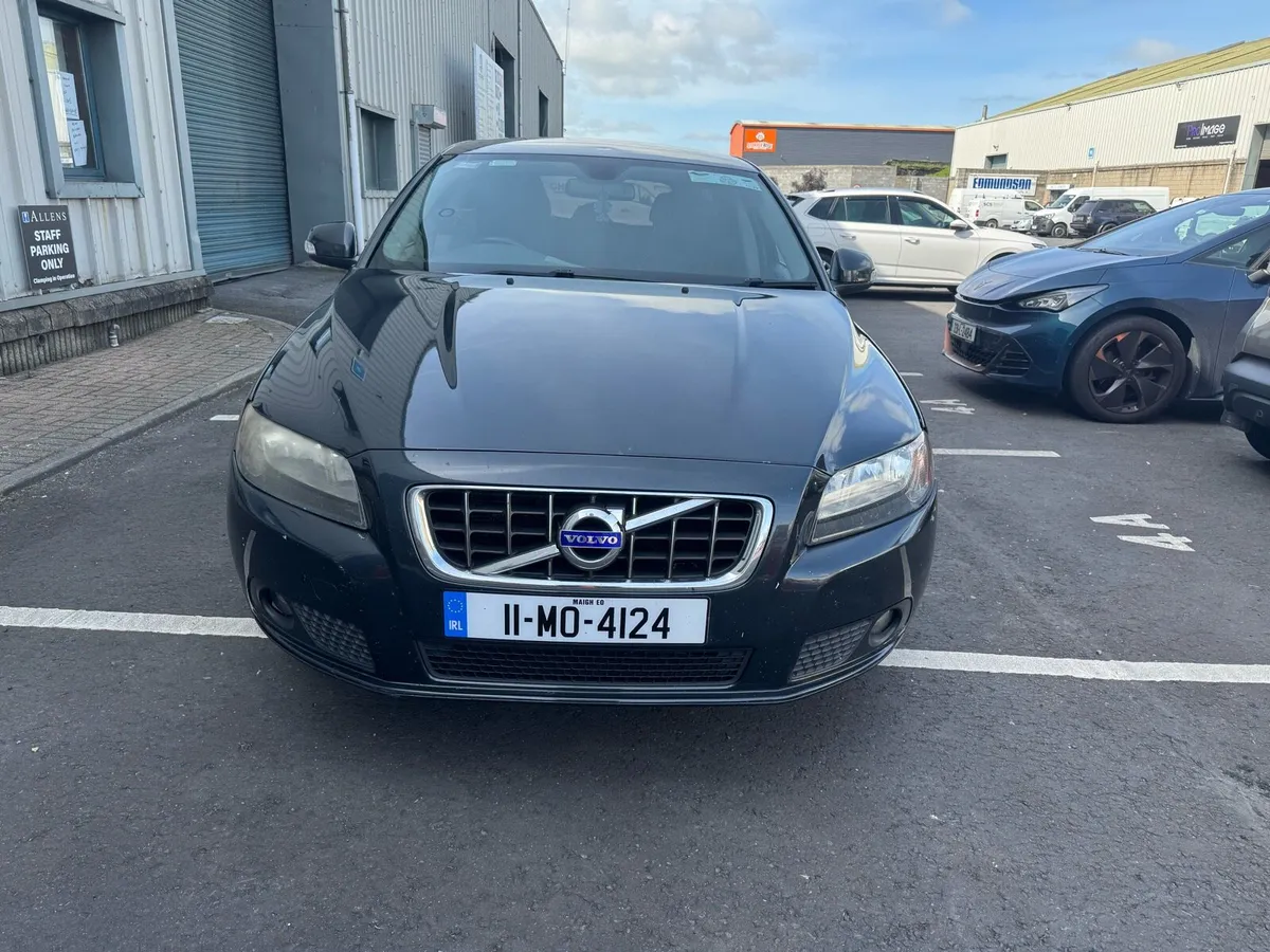 Volvo v70 Estate - Image 2