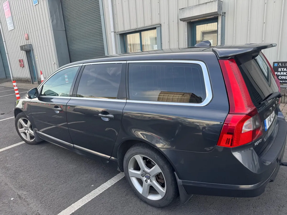 Volvo v70 Estate - Image 3