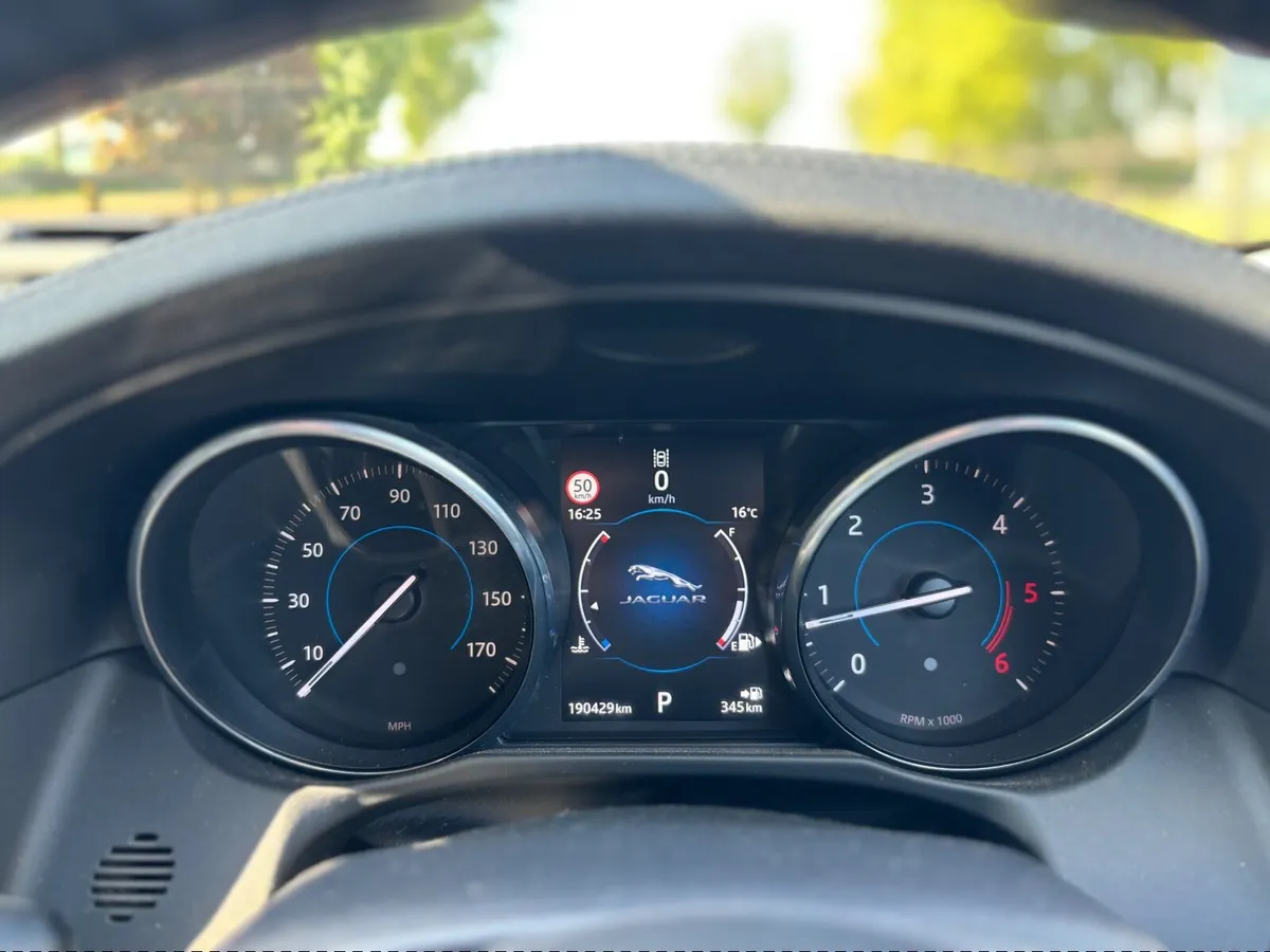 Jaguar XF 2016 - Image 2