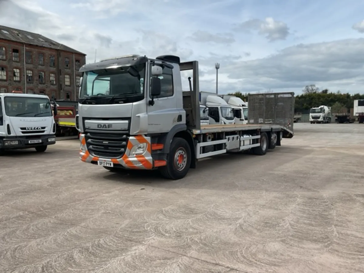 2017 DAF CF330 6x2 Rearlift Beavertail - Image 3