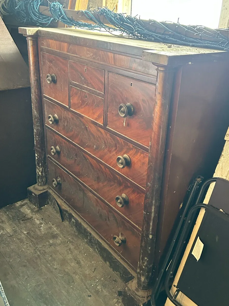Victorian chest of drawers