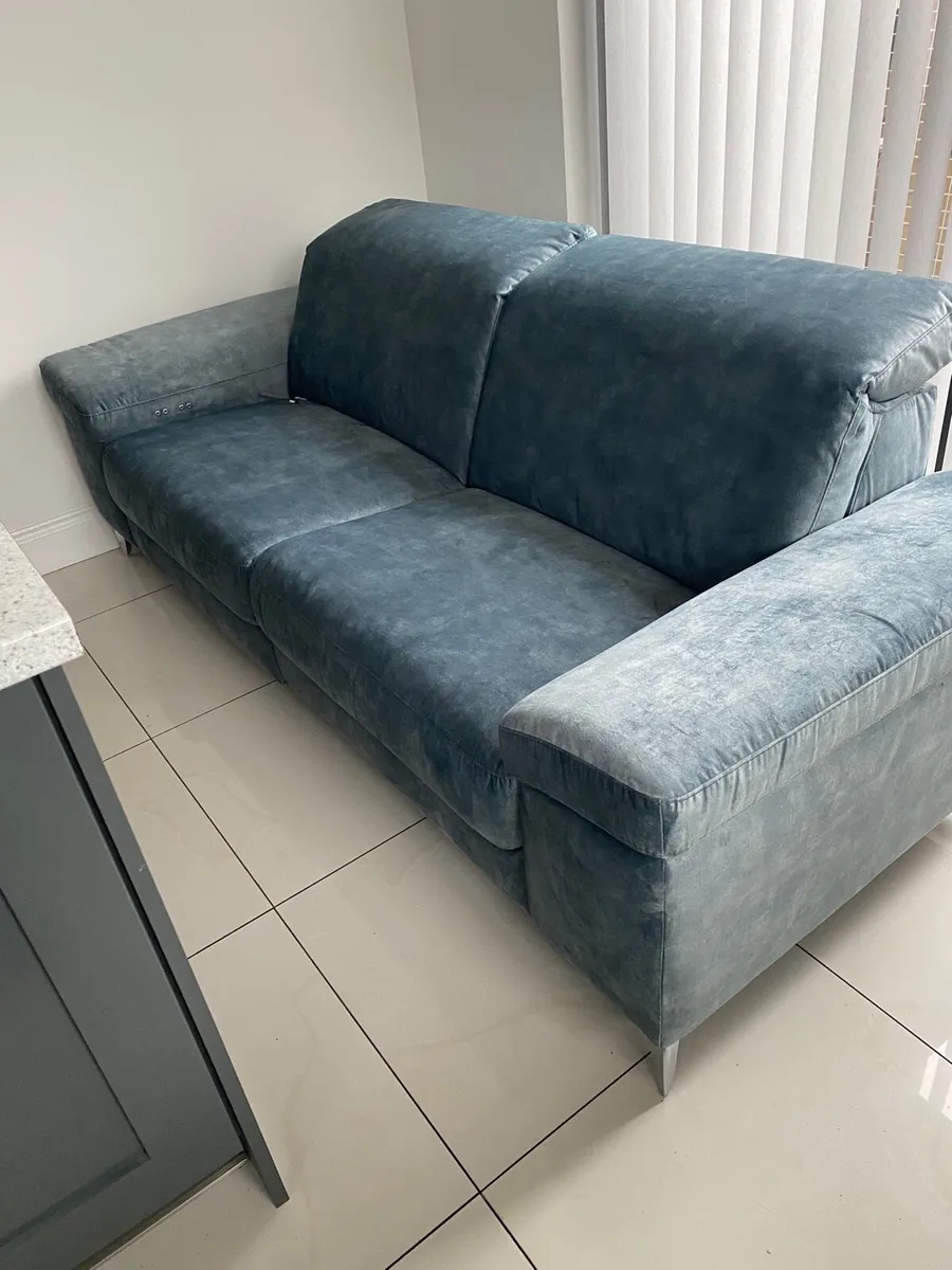 Rom 1961 electric recliners both sides brand new - Image 1
