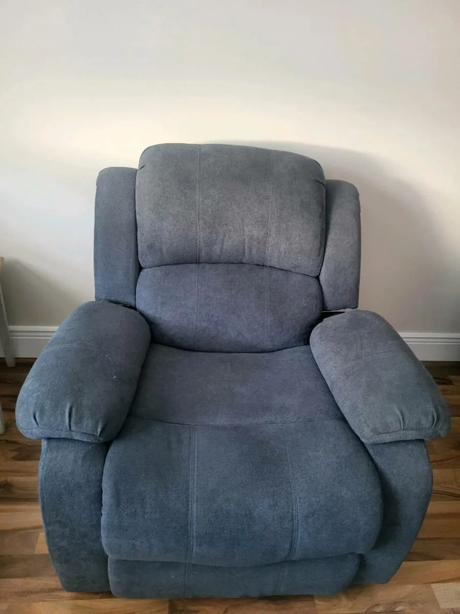 Recliner 3 seater and 2 armchairs - Image 2
