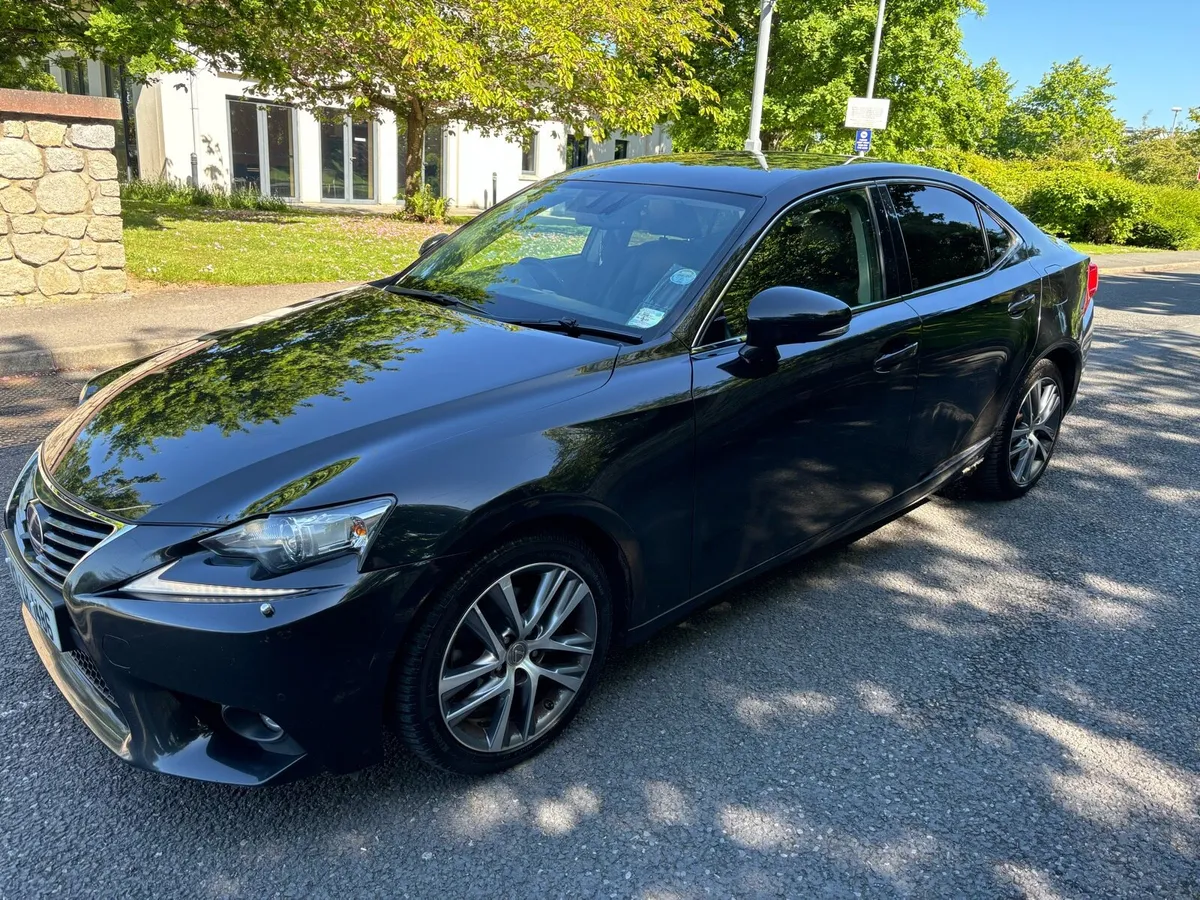 142 LEXUS IS300H - Image 3
