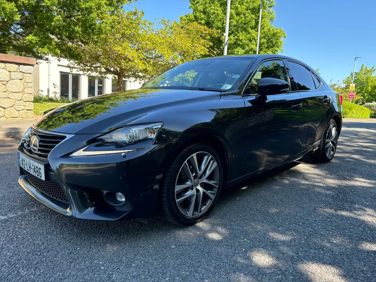 142 LEXUS IS300H - Image 4