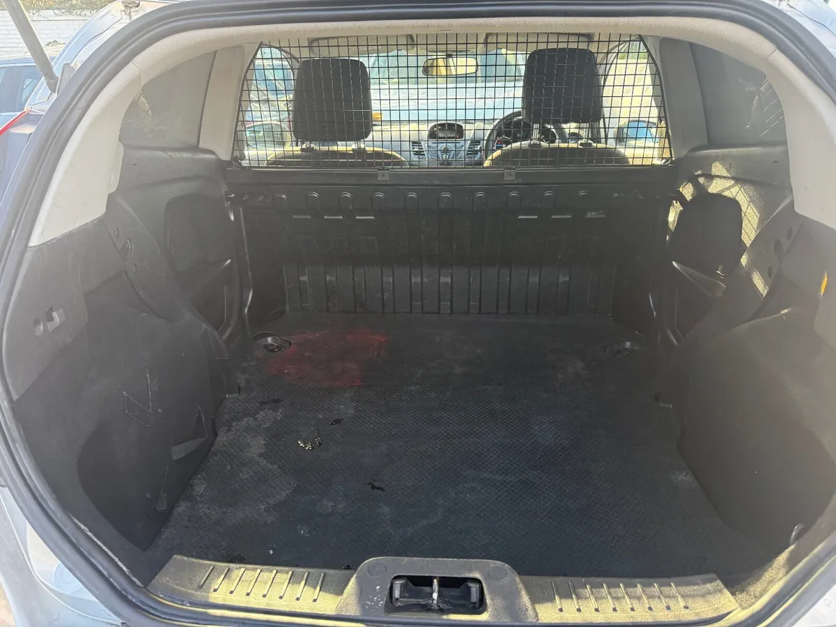 Ford Fiesta 2 SEAT VAN COMMERCIAL FRESH DOE 2014 - Image 4