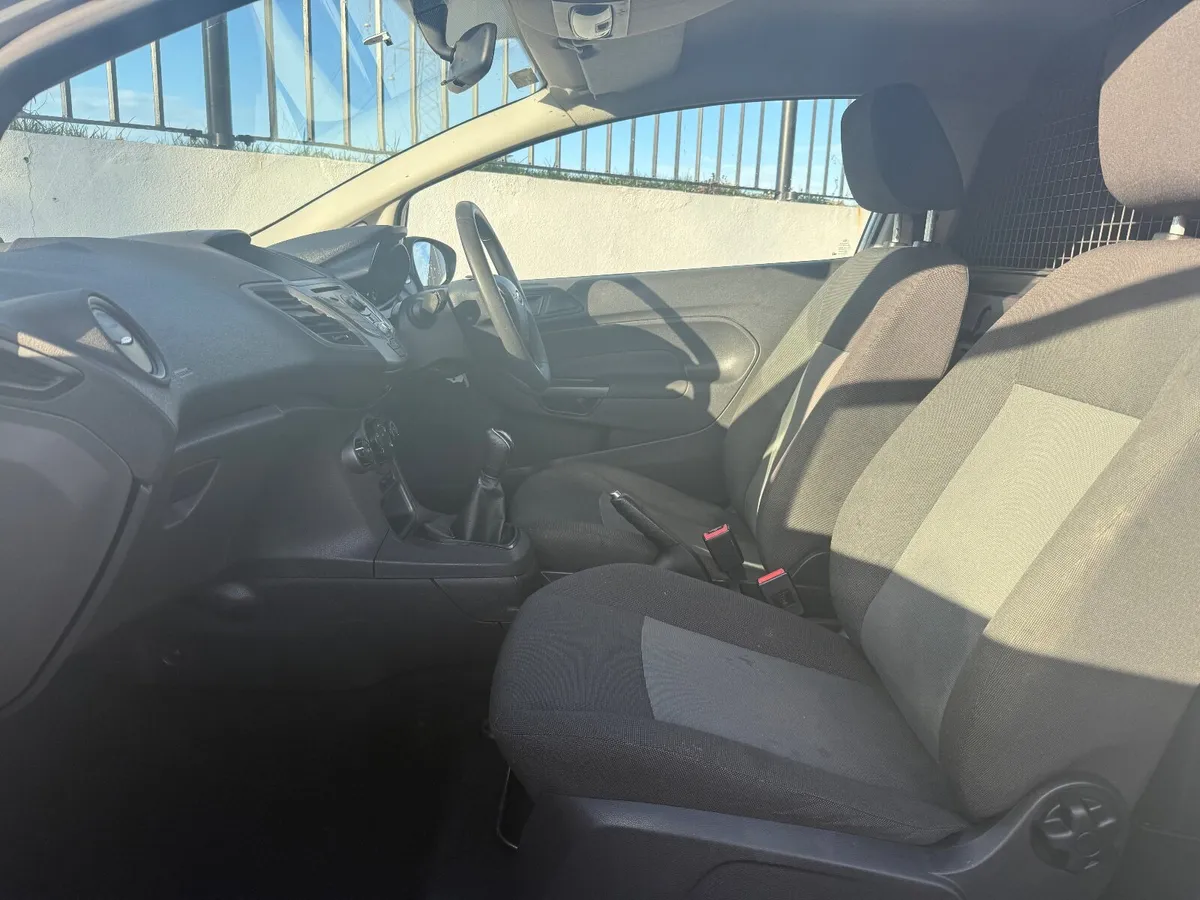 Ford Fiesta 2 SEAT VAN COMMERCIAL FRESH DOE 2014 - Image 2