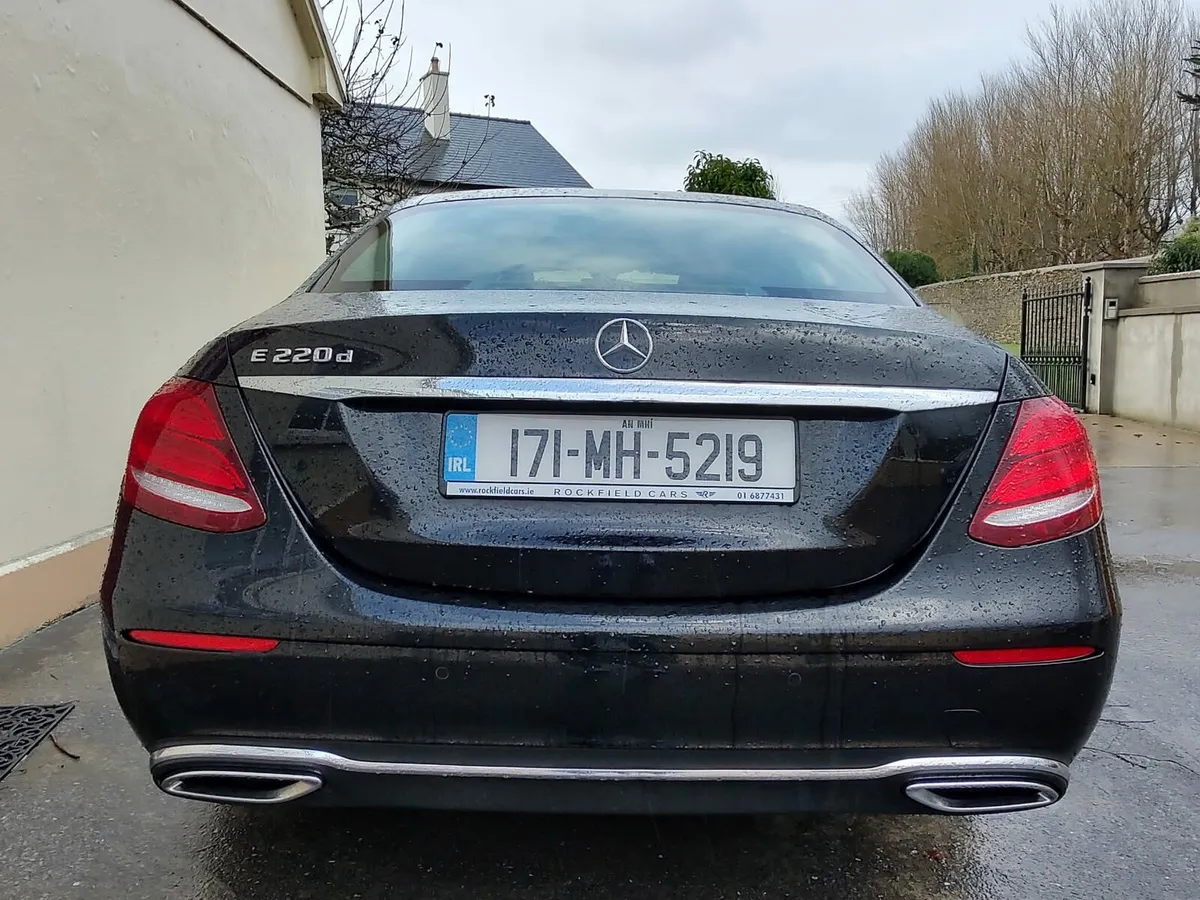 Mercedes E220 AUTOMATIC - Image 2