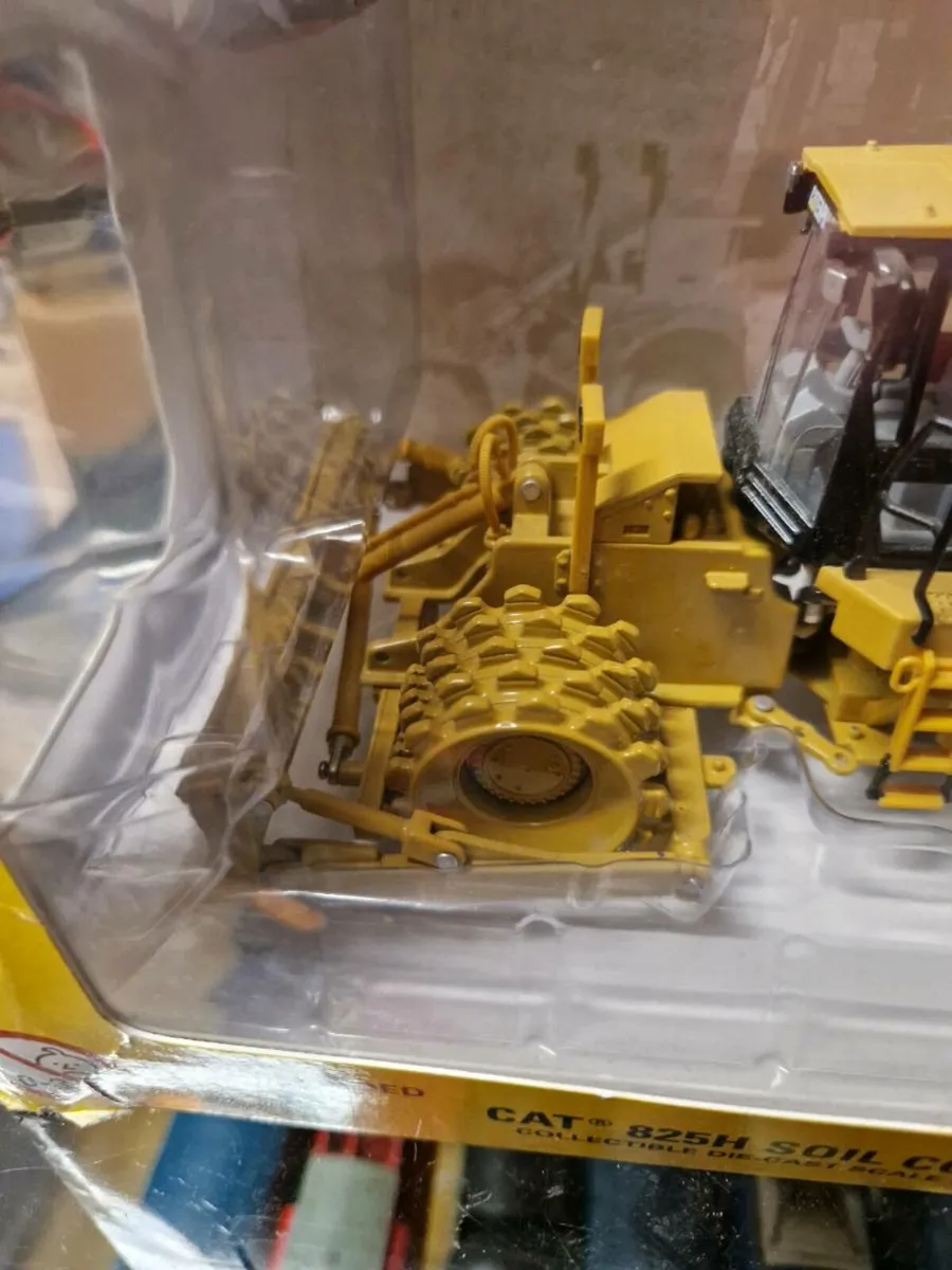 Corgi Norscot Caterpillar Soil Compactor 1.50 - Image 4