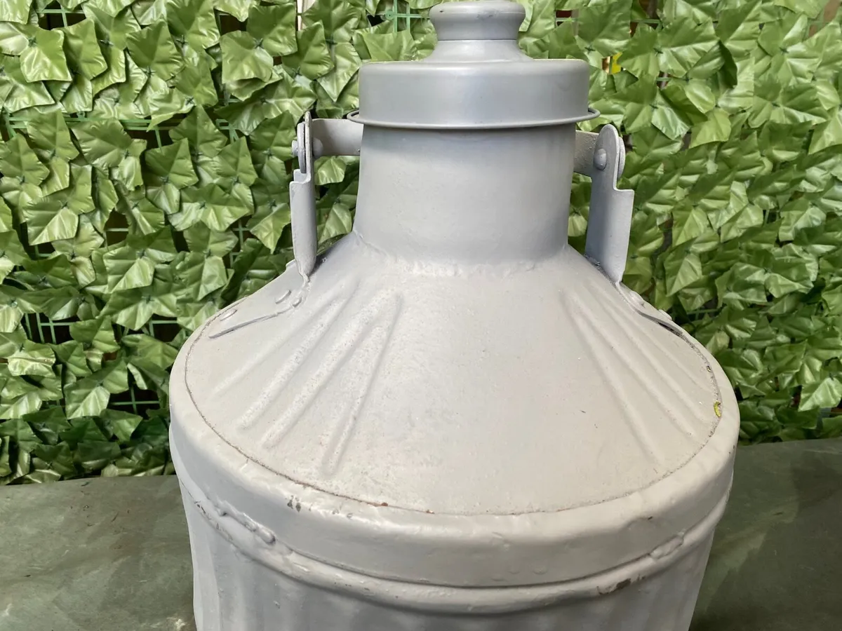 Milk churn garden feature - Image 2
