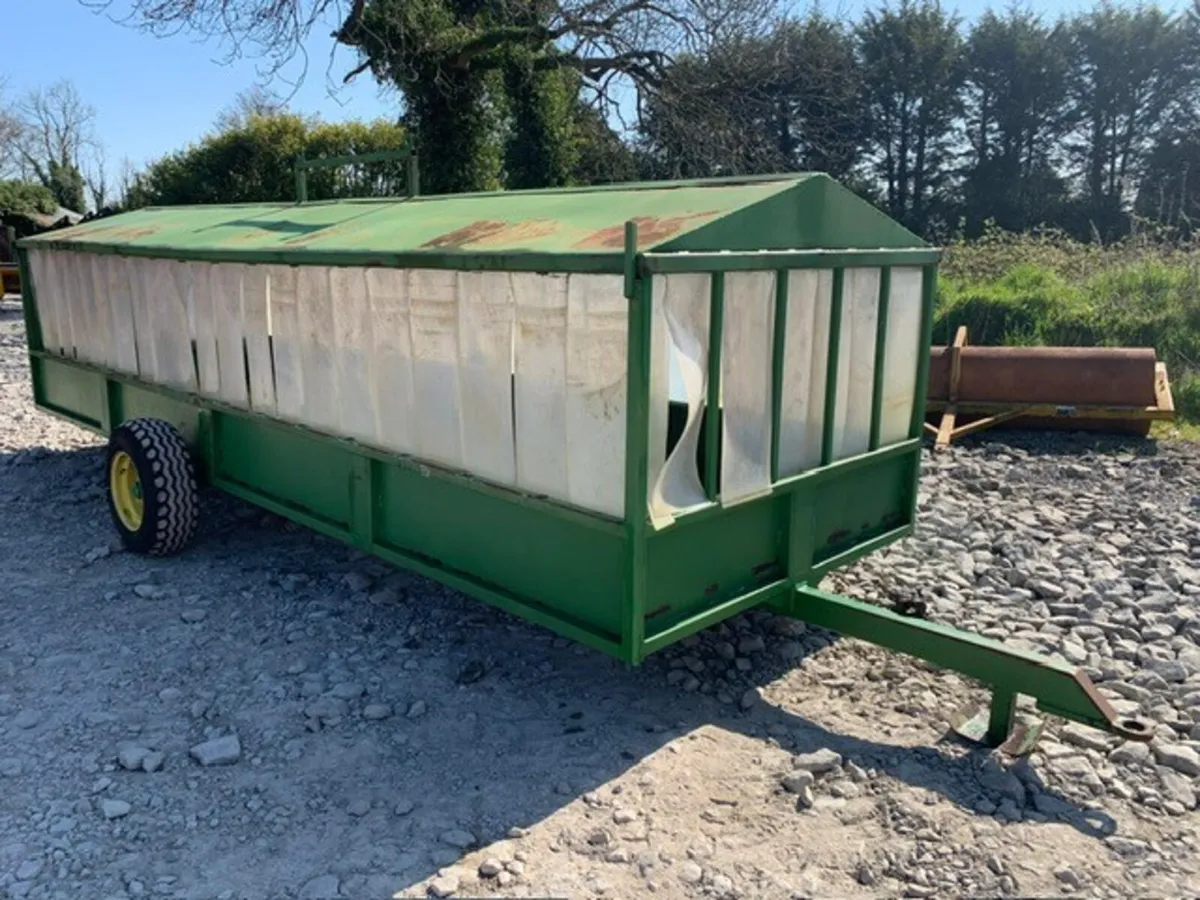 FEEDING TRAILER 20' X 6' - Image 1