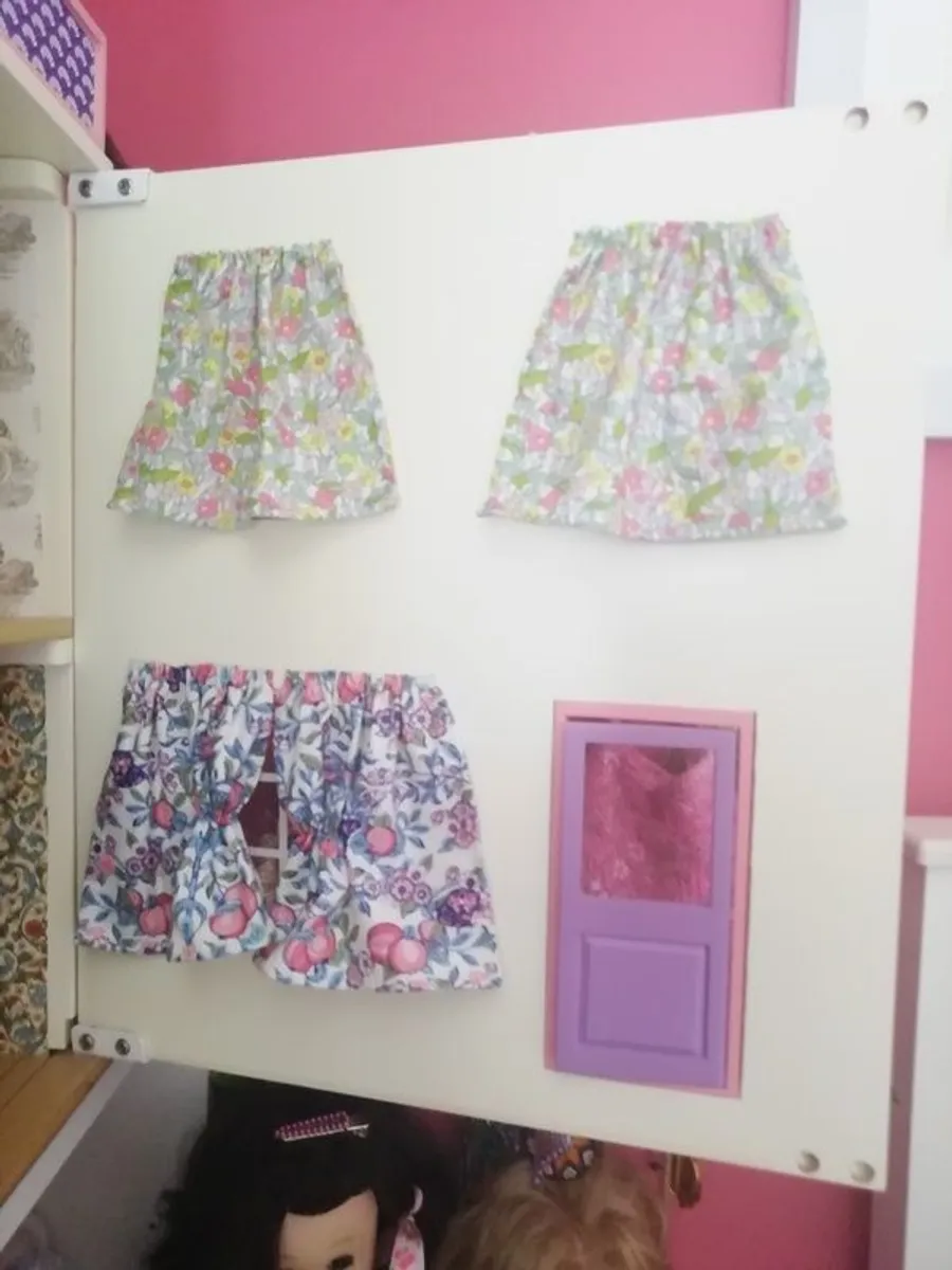 Beautiful Dolls House - Price  Further Reduced! - Image 2