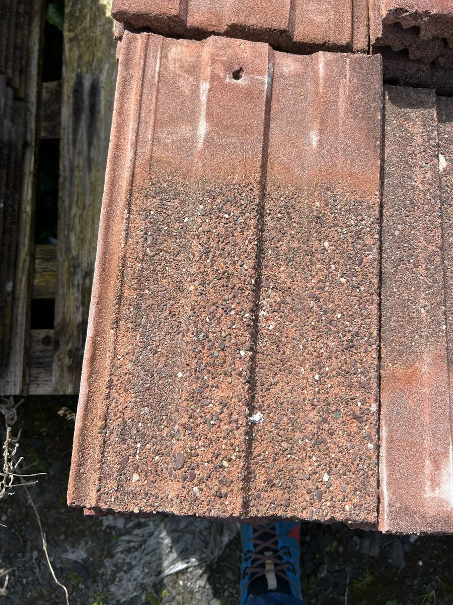 Red roof tiles - Image 1