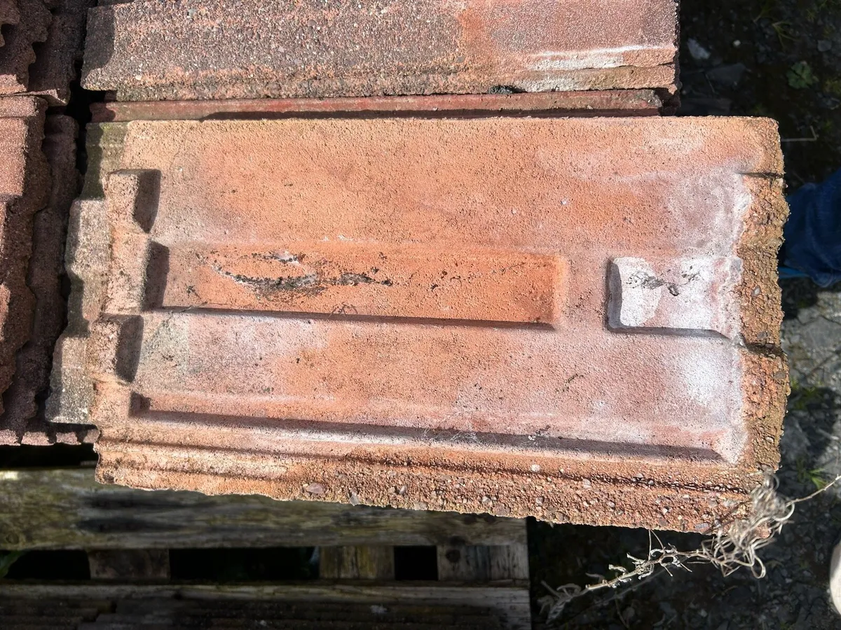Red roof tiles - Image 2