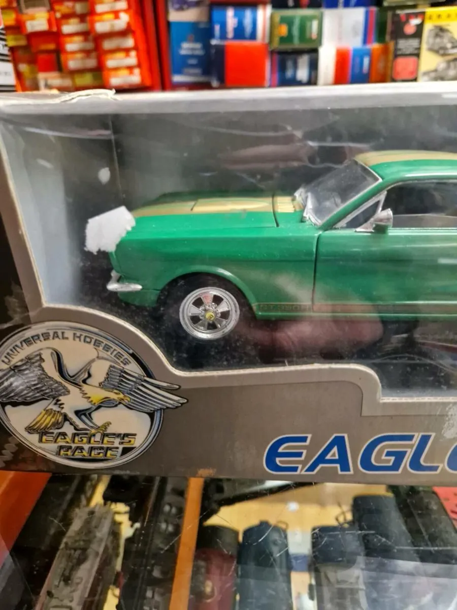 Corgi Universal Hobbies Ford Mustang 1.18 - Image 2